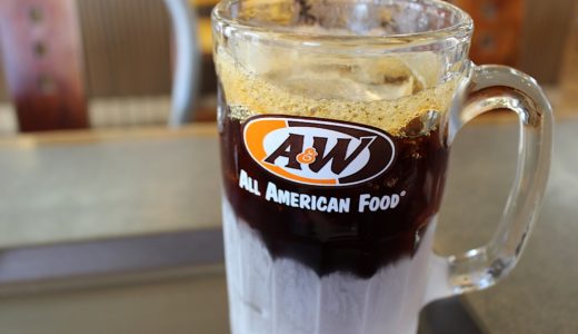 沖縄限定！アメリカ発祥のファストフード店「A&W」のルートビアってどんな味？